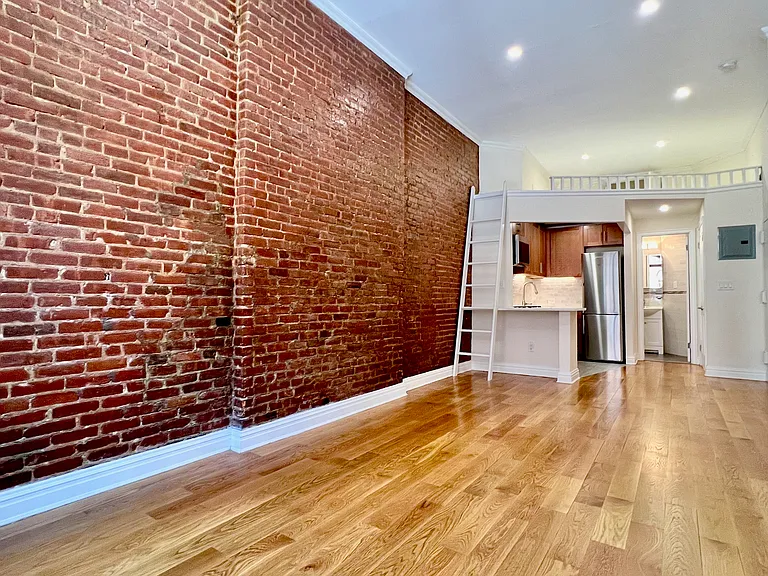 34 W 75th St #2F — Photo 4