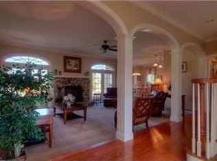 14 Summer Hill Dr, Sinking Spring, PA 19608