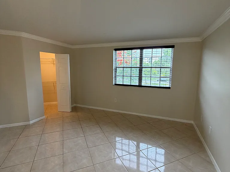9711 Fontainebleau Blvd — Photo 7