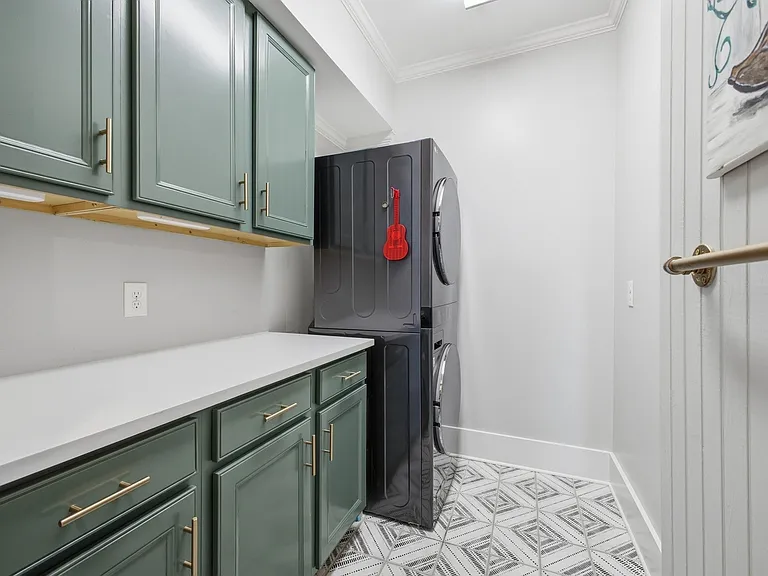 1102 Caldwell Ave — Photo 24