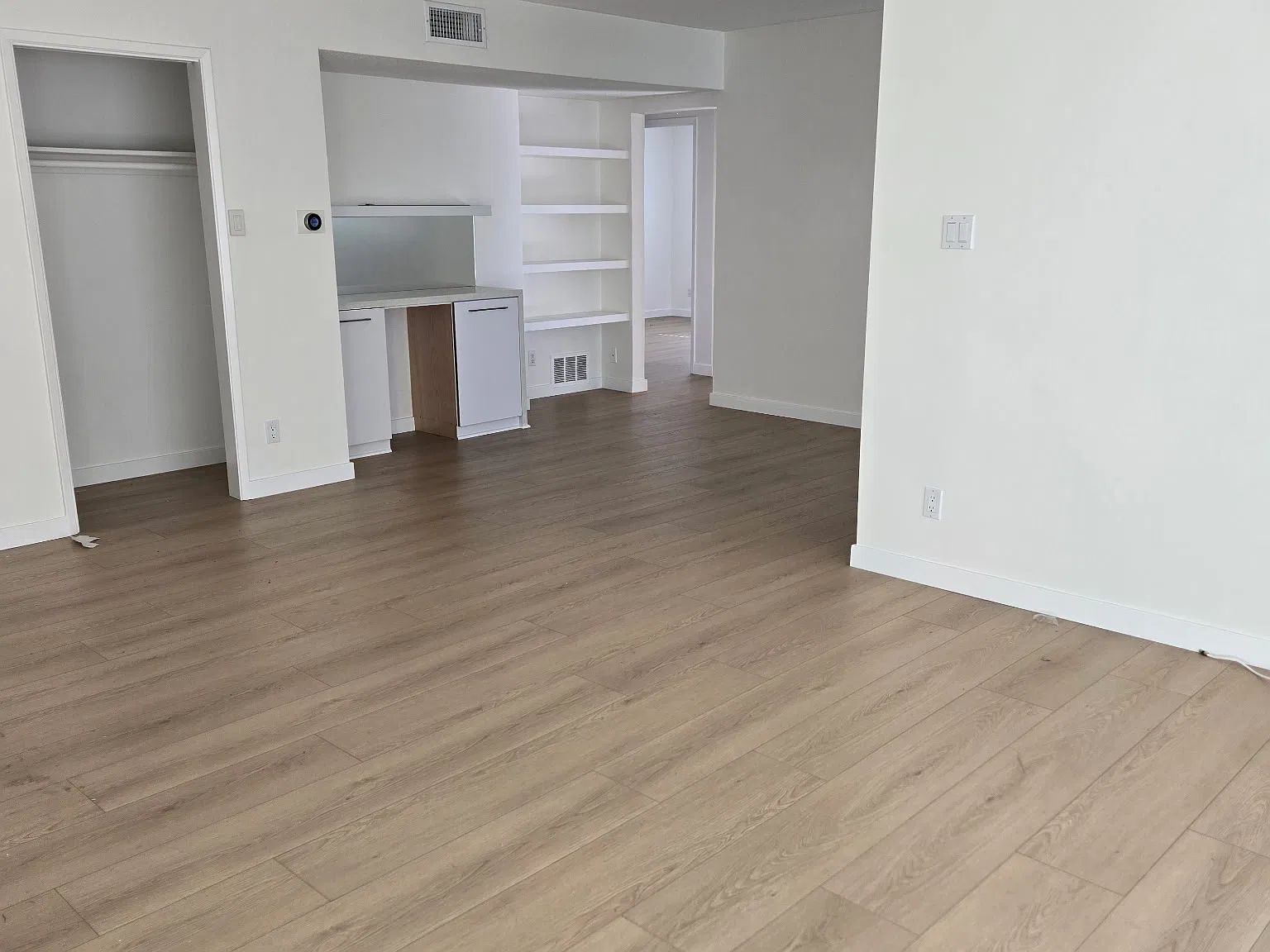 2 bed, 1000 sqft, $3,195 — Photo 3