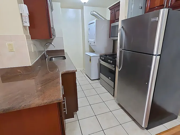 88-25 153rd St #5M — Photo 3