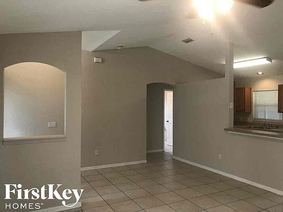 4th image of 2673 Trilby Ave