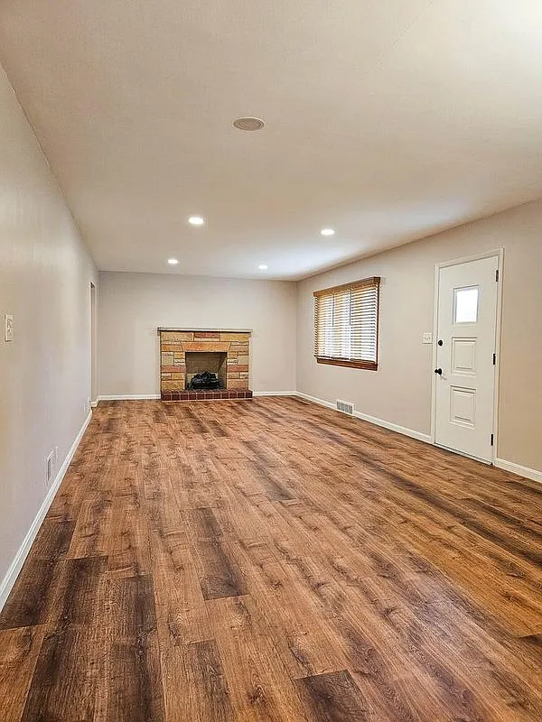 3 bed, 2.5 bath, 1518 sqft, $2,400 — Photo 2