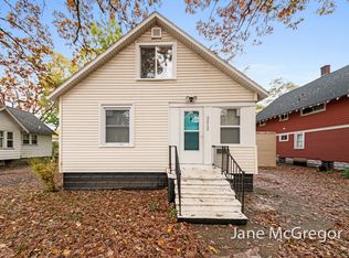 2512 8th St, Muskegon Heights, MI 49444