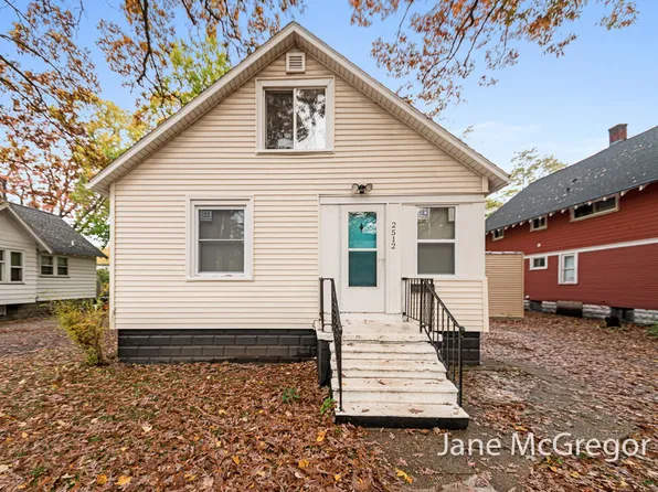 2512 8th St, Muskegon Heights, MI 49444
