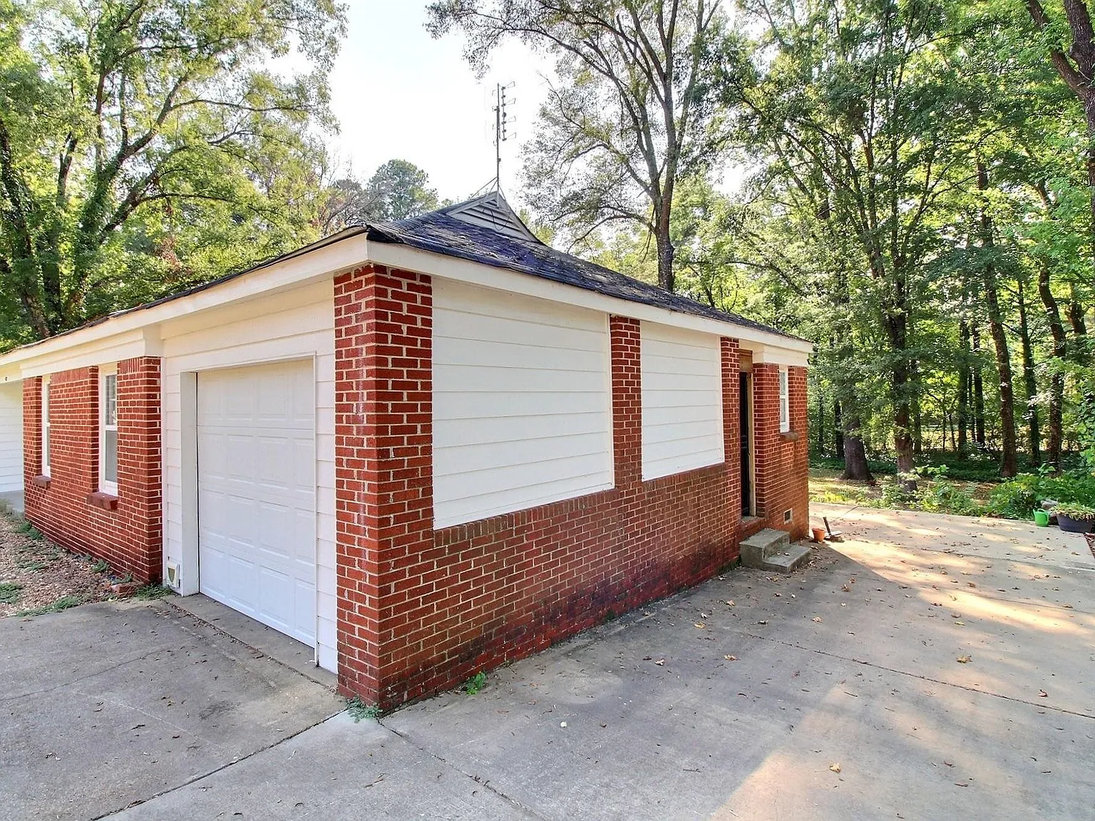 3 bed, 2.0 bath, 1545 sqft, $2,200 — Photo 3