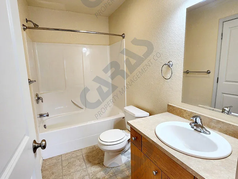 1110 4th St E — Photo 6