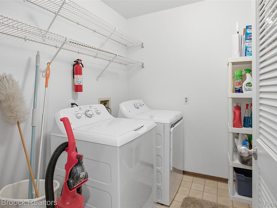 6580 Ridgefield Cir Apt 203, photo 25