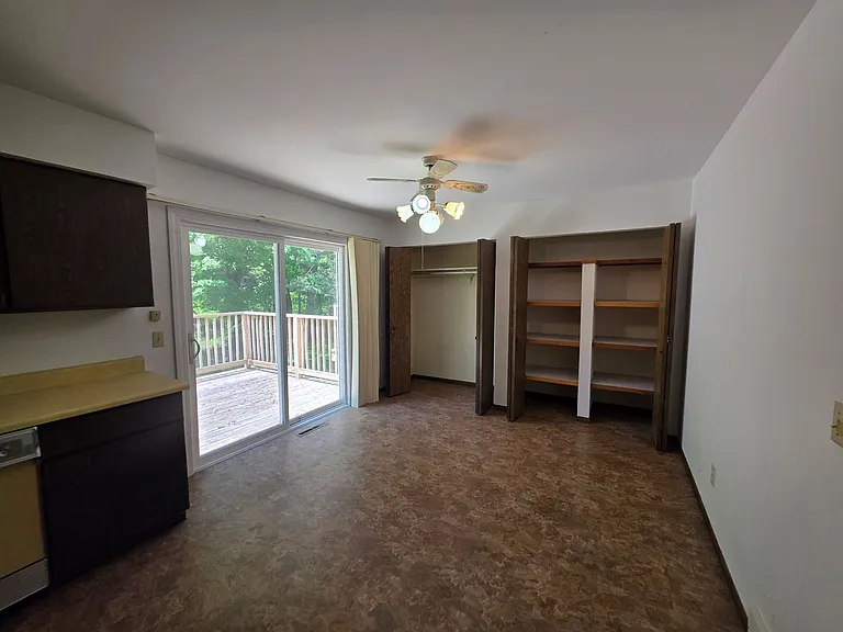 951 Brentwood Dr #B — Photo 3
