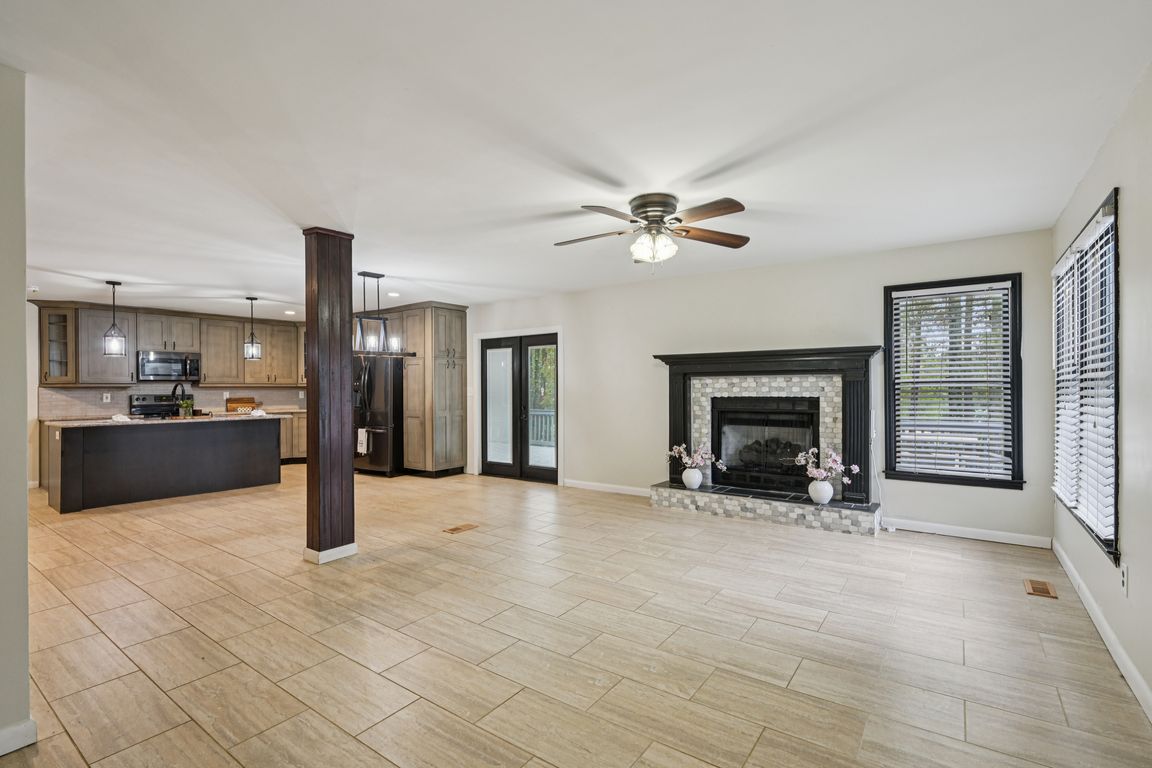 next background image