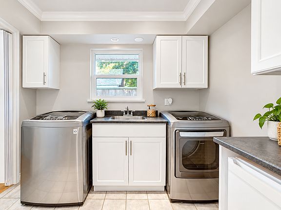 5th image of 8566 109b St