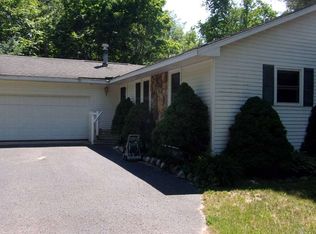 982 Woodview Dr, Harbor Springs, MI 49740