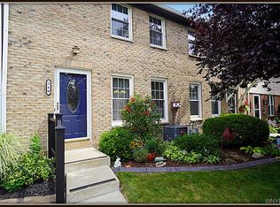 240 Stepping Stone Ln, Orchard Park, NY 14127