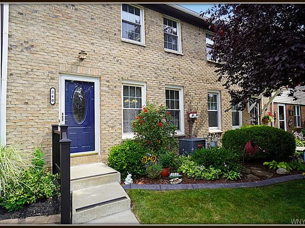 240 Stepping Stone Ln, Orchard Park, NY 14127