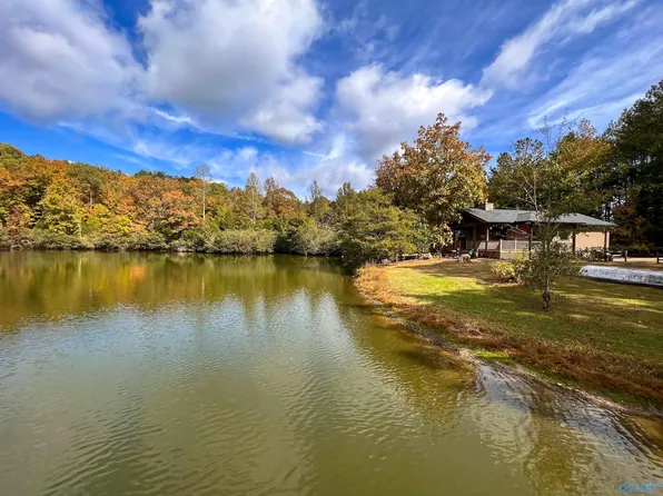 639 Six Foot Rd, Ohatchee, AL 36271