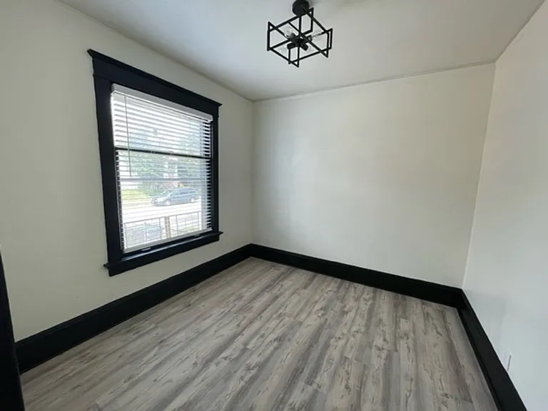 633 W Chambers St — Photo 5