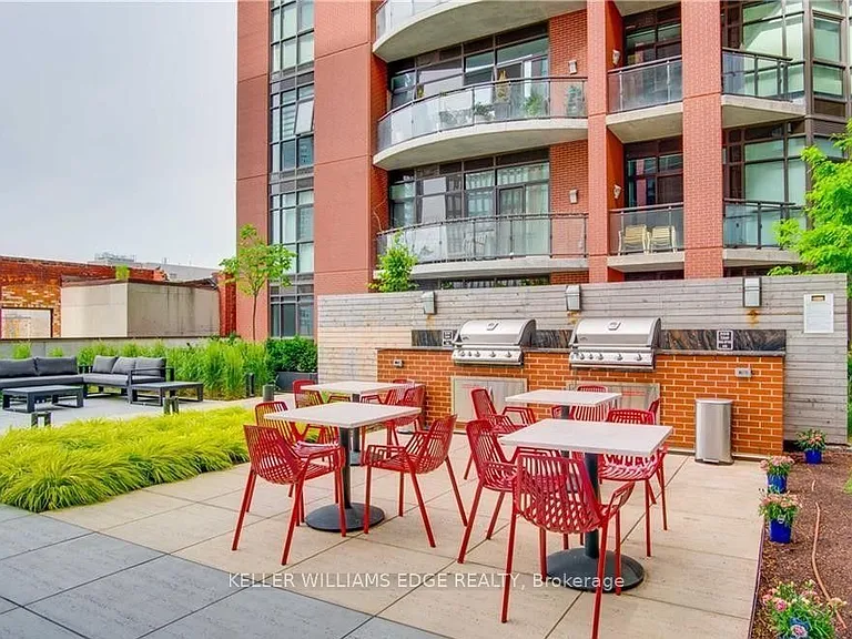 112 King St E #405 — Photo 35