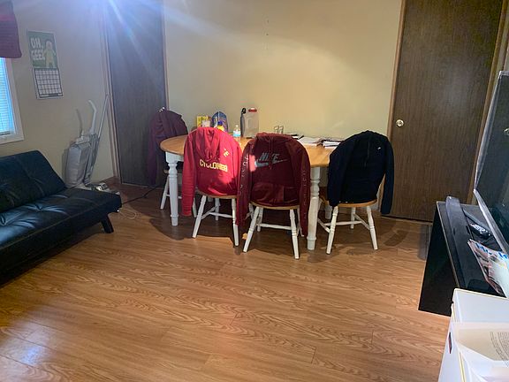 4th image of 219 Strawberry Ln