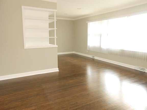 3rd image of 4860 Ivy St