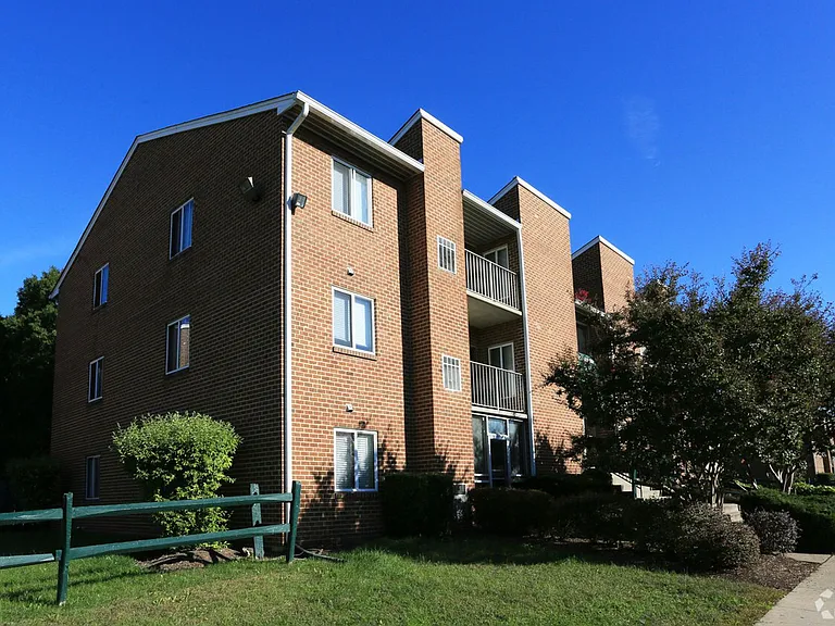 Mallard Courts Apartments — Photo 15