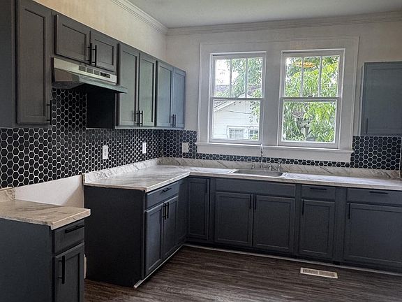 4th image of 866 Roseview Dr