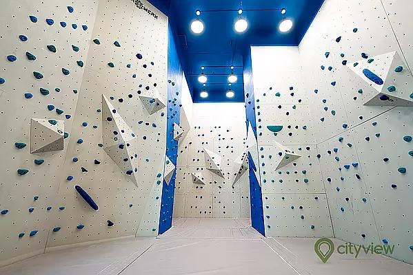 Rented by The KCI Group | media 33