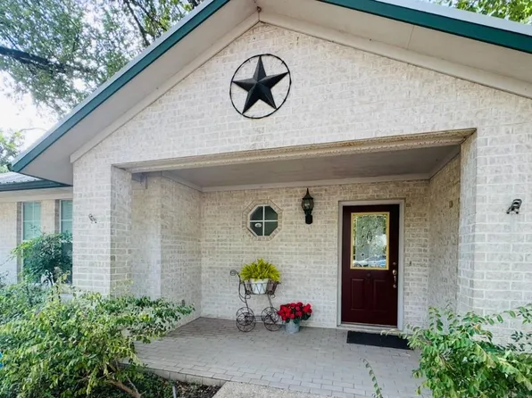 608 Mogonye Ln, Elgin, TX 78621