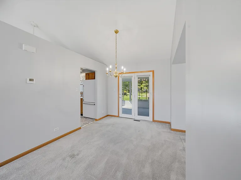 752 Rosanne St — Photo 12