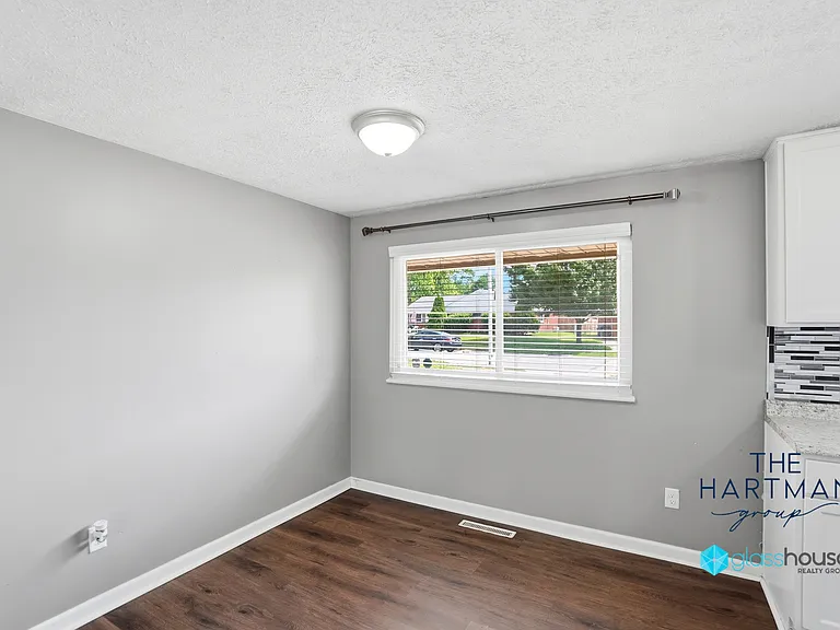 5455 Storck Dr — Photo 10