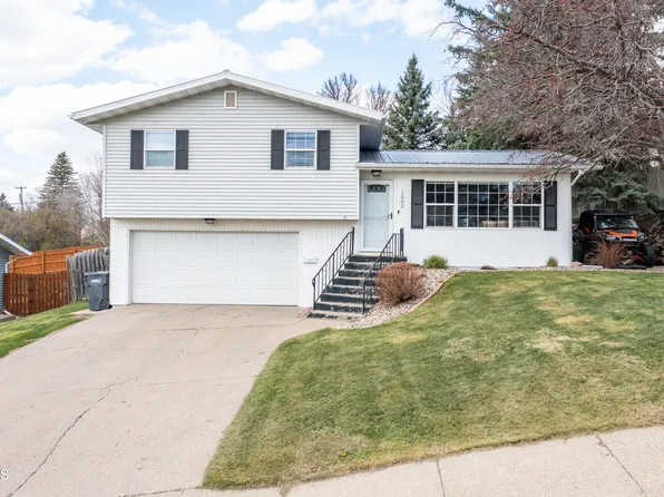 1002 3rd St NW, Mandan, ND 58554