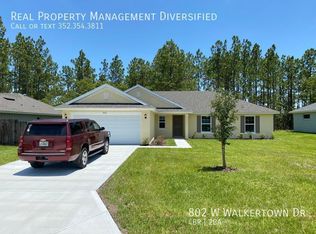 802 W Walkertown Dr, Citrus Springs, FL 34434