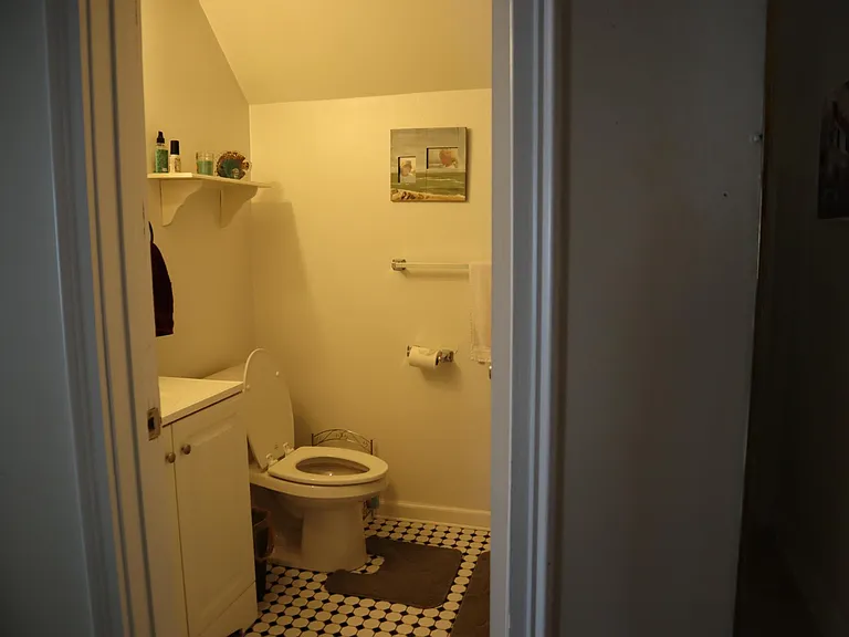 28 Tremont Ave #UPPER — Photo 4