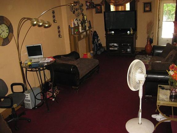 Family Room (2)