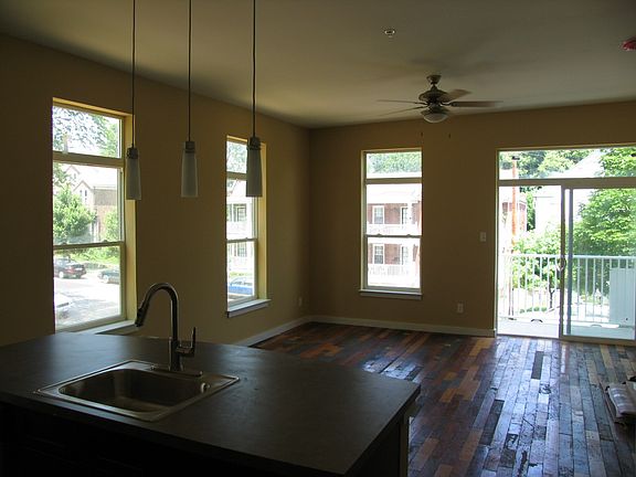 2nd image of 1000 Porter St APT 10