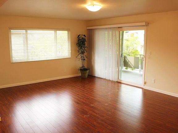 3rd image of 1308 Palos Verdes Dr APT 12