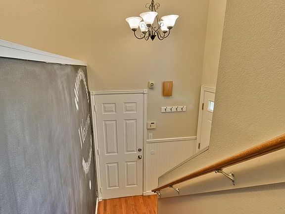 3rd image of 3411 Lupton Ave