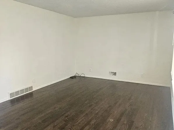 411 SW 22nd St, Blue Springs, MO 64015