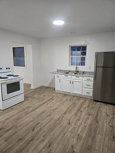 29 Douglas Ave Photo 1