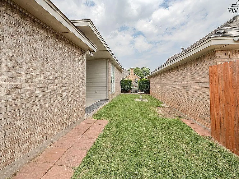 4009 Kingsbury Dr — Photo 22