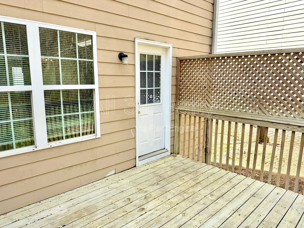 Building Photo - 1691 Redan W