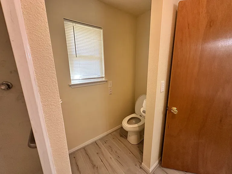 1747 N McCart St — Photo 14