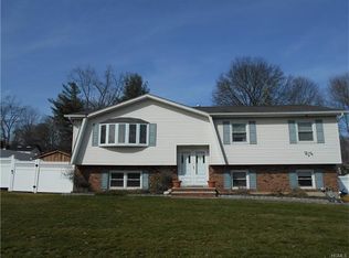 4 Hannah Ln, Valley Cottage, NY 10989