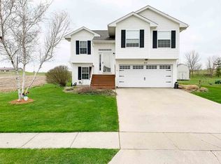 211 Rogers Dr, Williamsburg, IA 52361