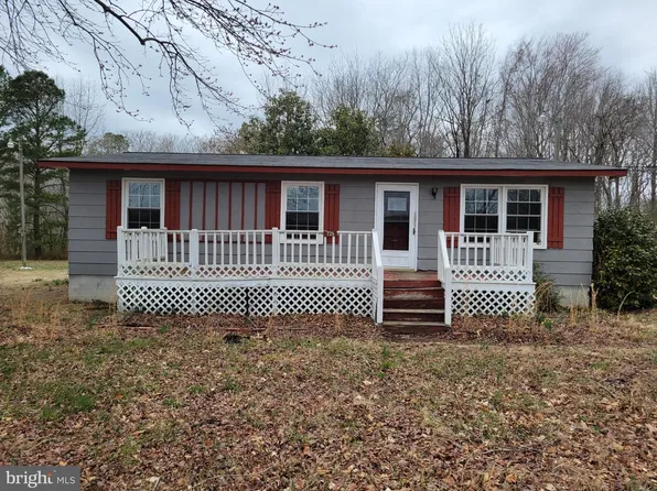 726 Courthouse Dr, Saluda, VA 23149