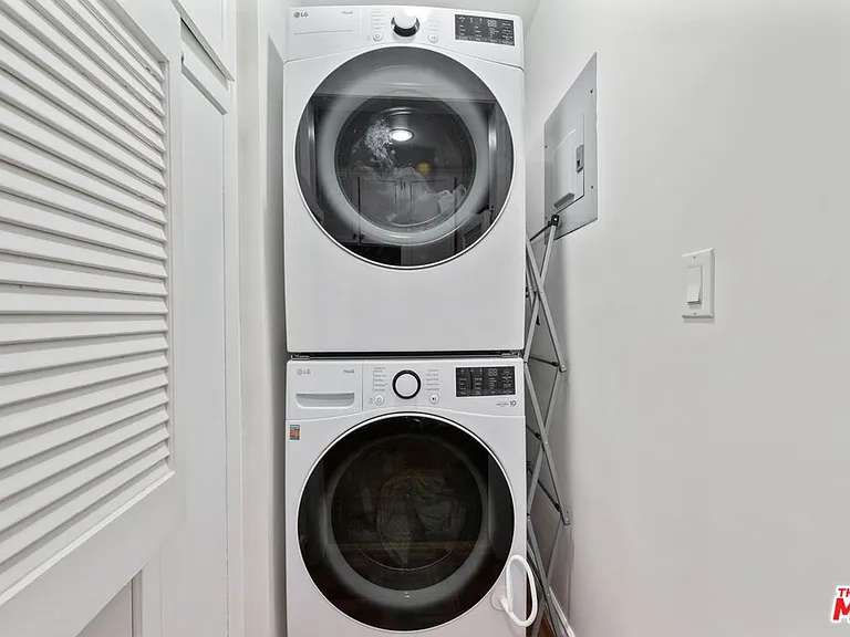 1375 Kelton Ave #107 — Photo 7