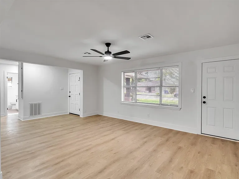 6026 Diamond Ct — Photo 4