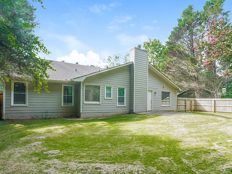 35 Riverside Ct — Photo 16