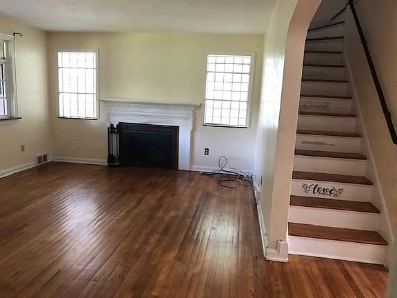 2nd image of 995 Firwood Dr