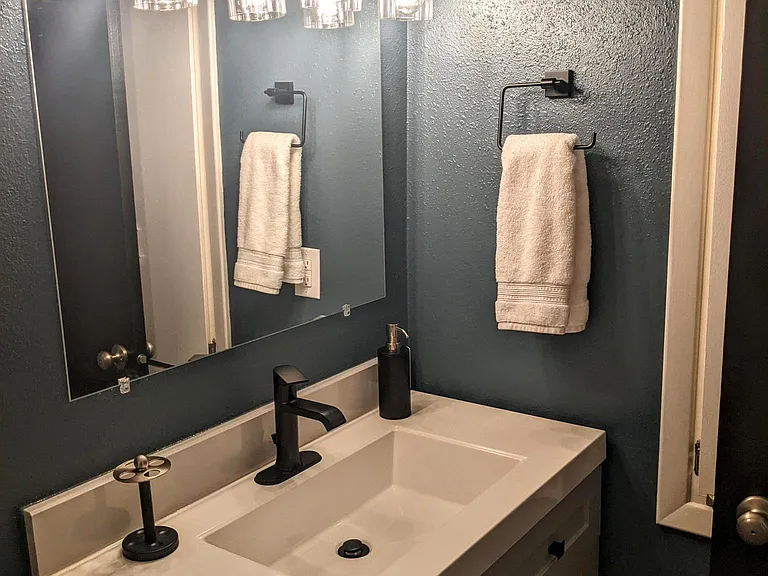 601 Parkhill Dr #1/2 — Photo 8